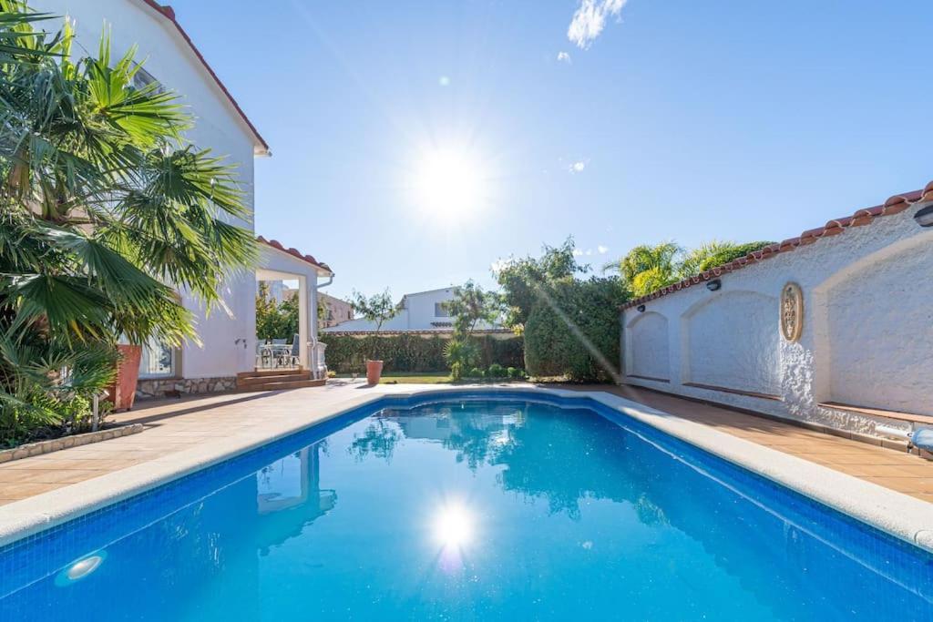 Sm21-Gran Casa De Vacaciones En La Playa, 4 Habitaciones, Climatizada, Piscina, Barbacoa Y Wifi Empuriabrava Dış mekan fotoğraf