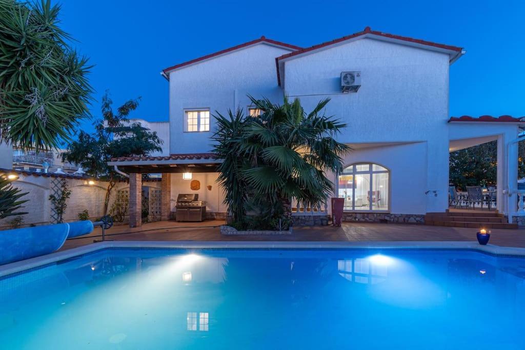 Sm21-Gran Casa De Vacaciones En La Playa, 4 Habitaciones, Climatizada, Piscina, Barbacoa Y Wifi Empuriabrava Dış mekan fotoğraf