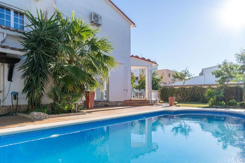Sm21-Gran Casa De Vacaciones En La Playa, 4 Habitaciones, Climatizada, Piscina, Barbacoa Y Wifi Empuriabrava Dış mekan fotoğraf