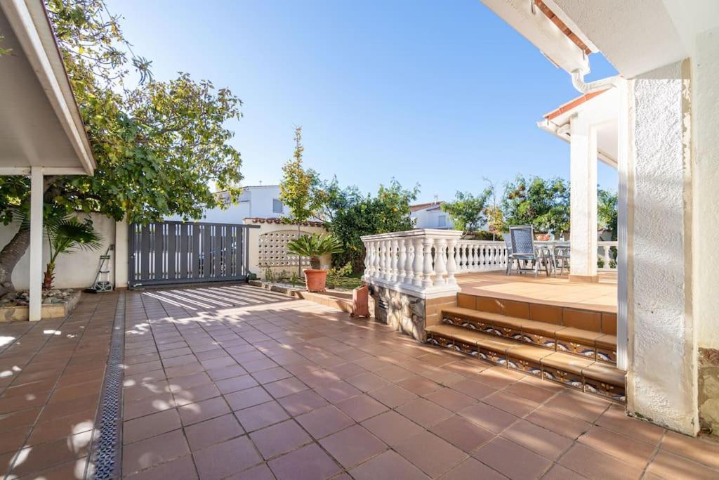 Sm21-Gran Casa De Vacaciones En La Playa, 4 Habitaciones, Climatizada, Piscina, Barbacoa Y Wifi Empuriabrava Dış mekan fotoğraf