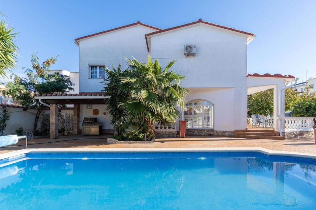 Sm21-Gran Casa De Vacaciones En La Playa, 4 Habitaciones, Climatizada, Piscina, Barbacoa Y Wifi Empuriabrava Dış mekan fotoğraf